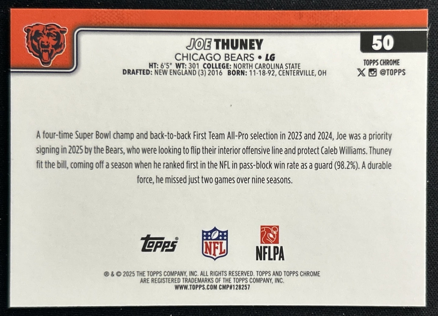 Joe Thuney 2025 Topps Chrome Bears
