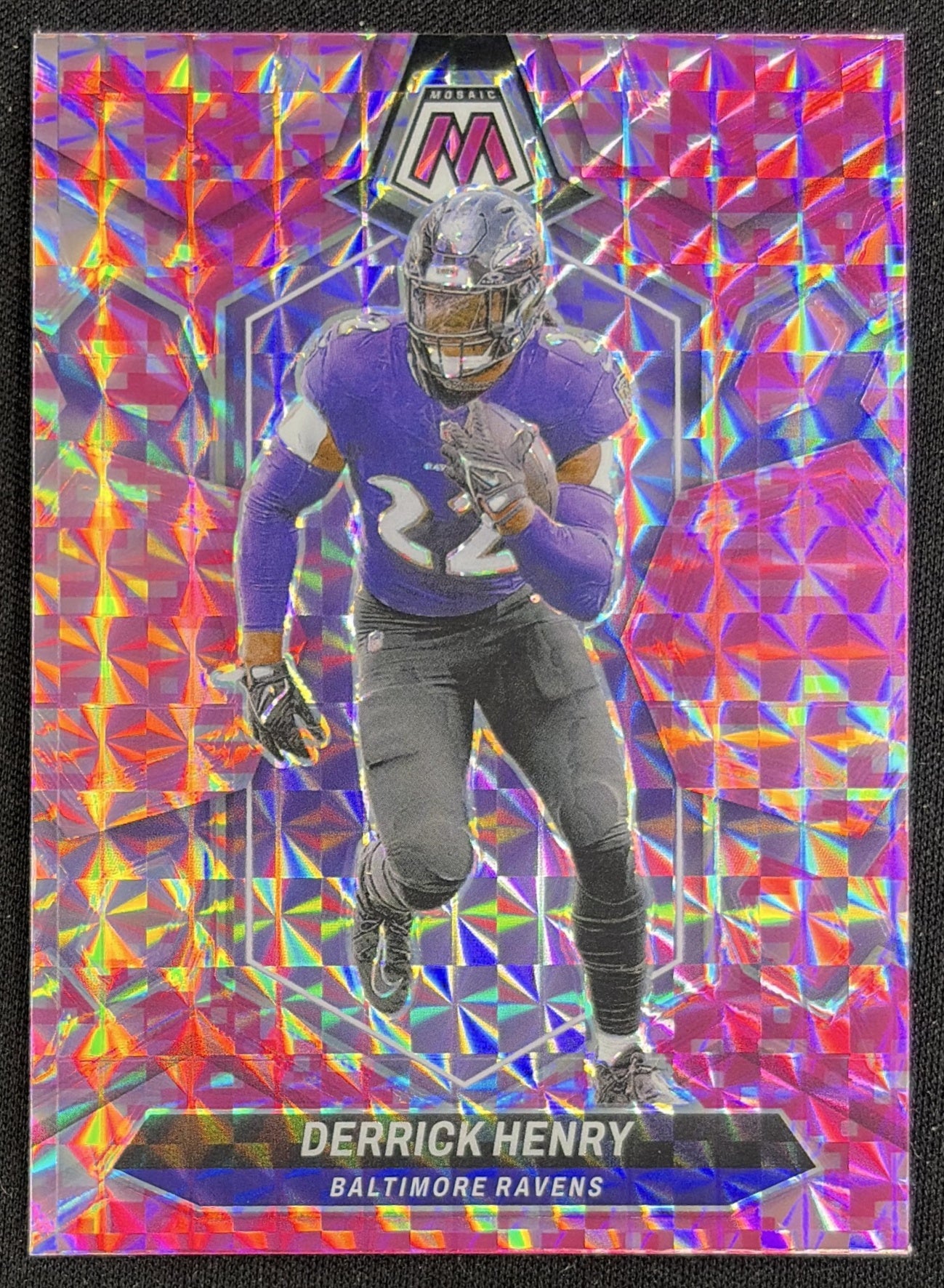 Derrick Henry 2024 Panini Mosaic Camo Pink Prizm Ravens | Wayne