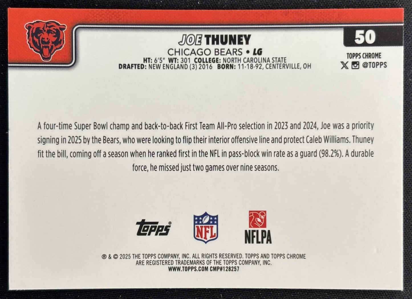 Joe Thuney 2025 Topps Chrome RayWave Refractor Bears Sports Trading Cards