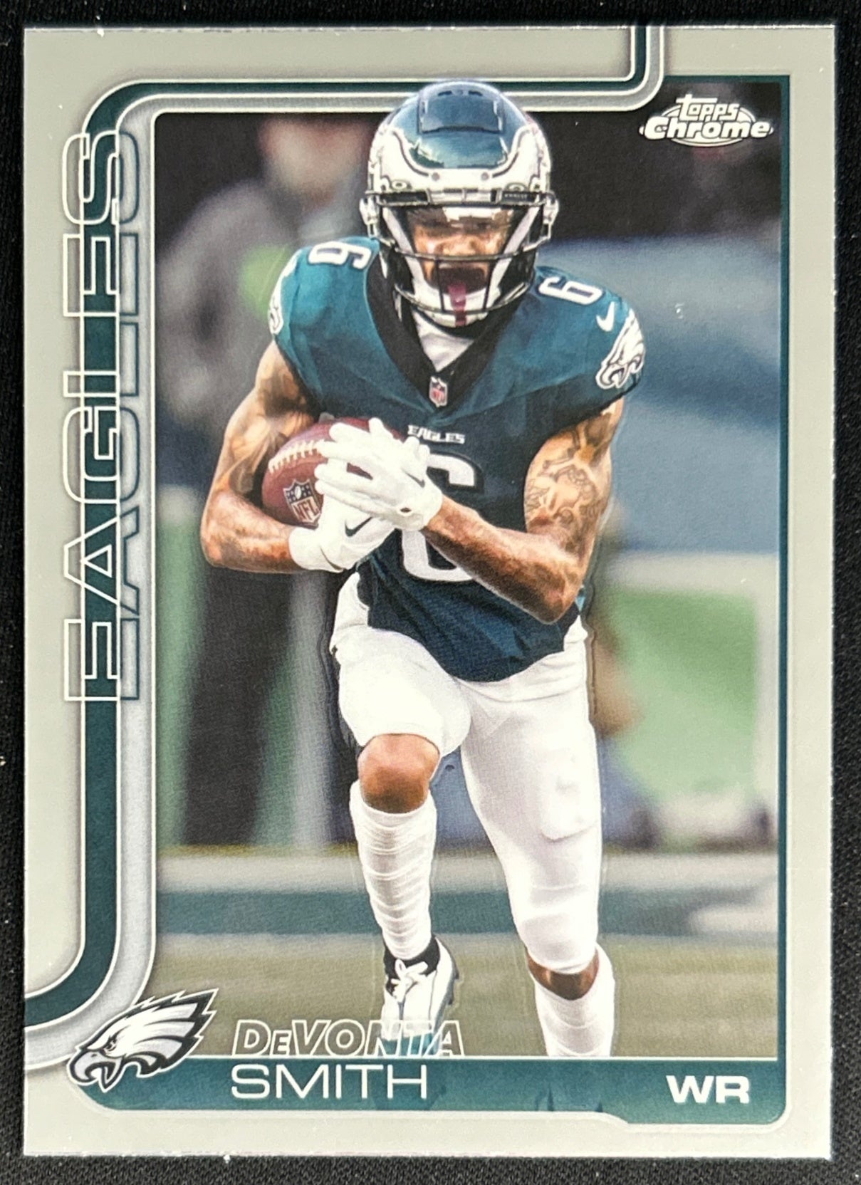 DeVonta Smith 2025 Topps Chrome Eagles Default Title Sports Trading Cards