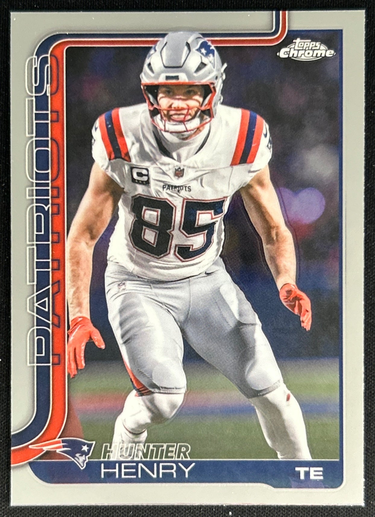 Hunter Henry 2025 Topps Chrome Patriots Default Title Sports Trading Cards