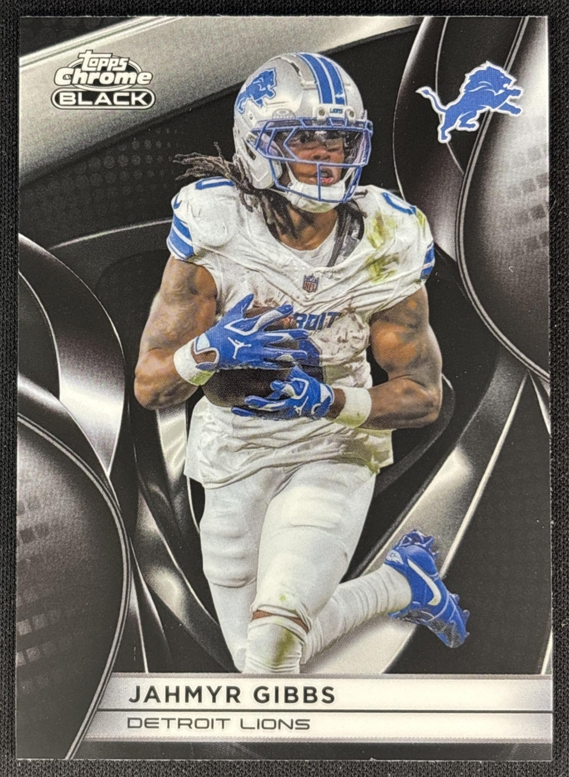 Jahmyr Gibbs 2025 Topps Chrome Black Lions front