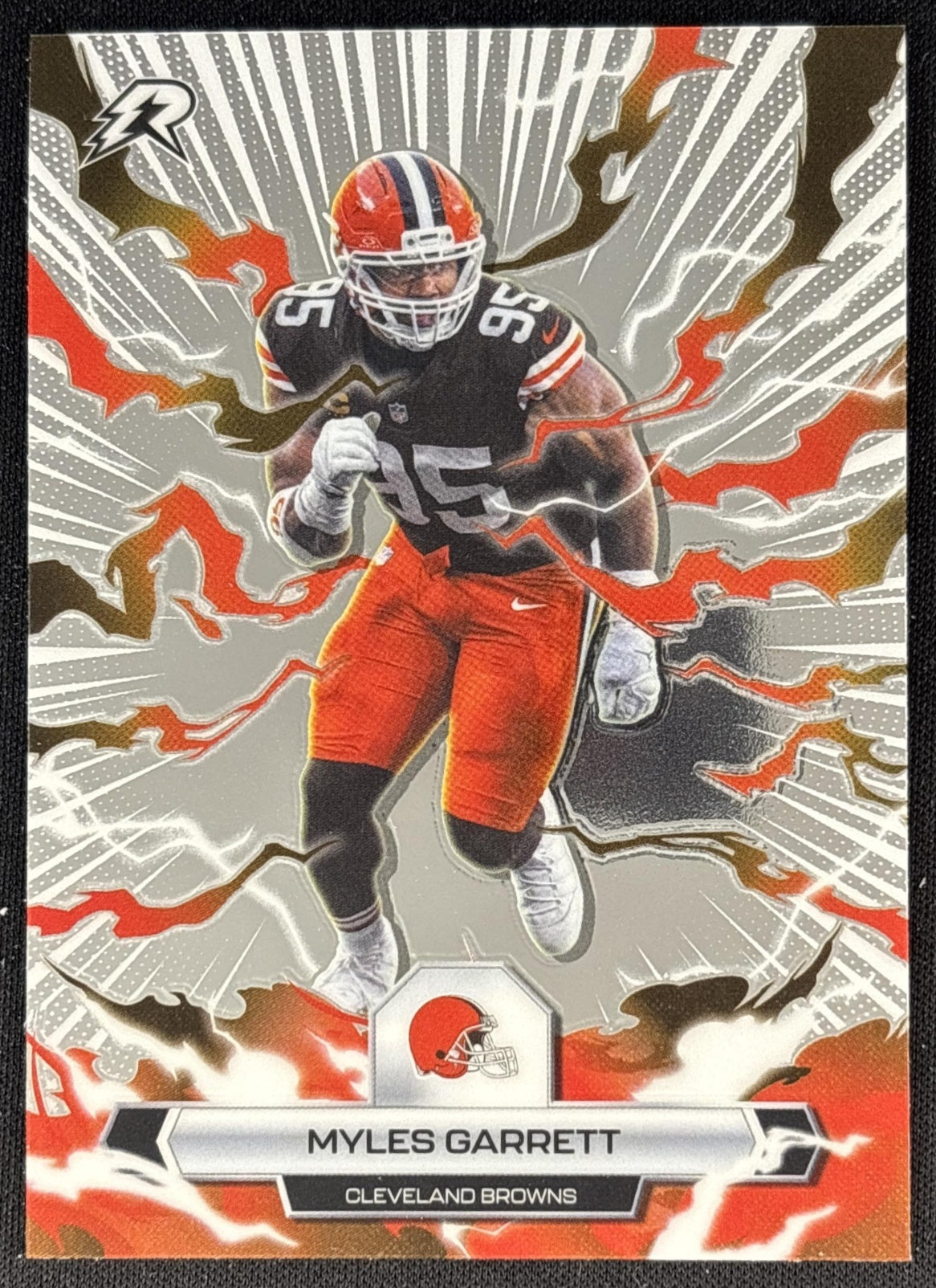 Myles Garrett 2025 Topps Resurgence Browns Cleveland Browns front