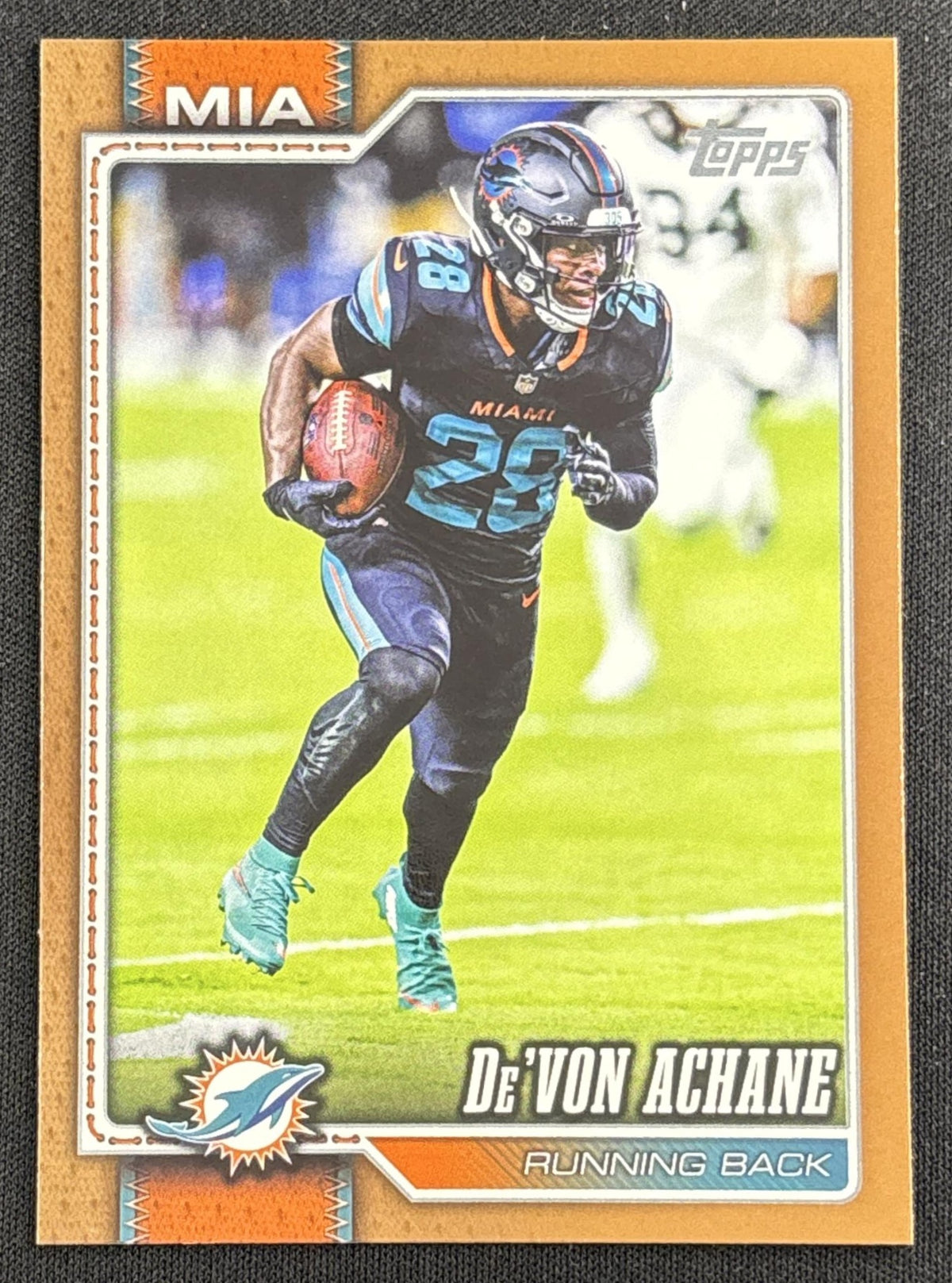 De'Von Achane 2026 Topps Gold /2026 Dolphins Sports Trading Card