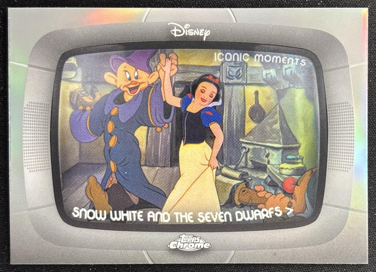 Isn't This a Silly Song? 2026 Chrome Disney Iconic Moments Snow White and the Seven Dwarfs front