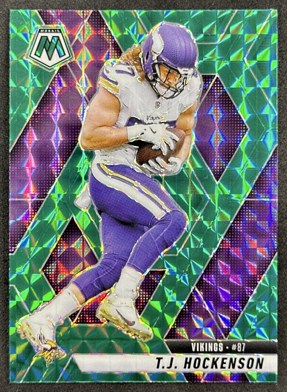 T.J. Hockenson 2025 Panini Mosaic Green Prizm Vikings Front