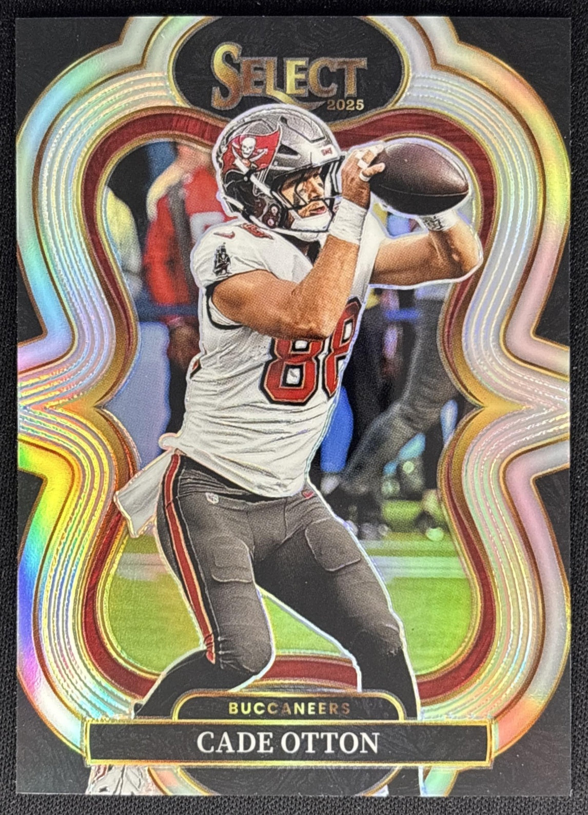Cade Otton 2025 Panini Select Suite Level Silver Prizm Buccaneers front