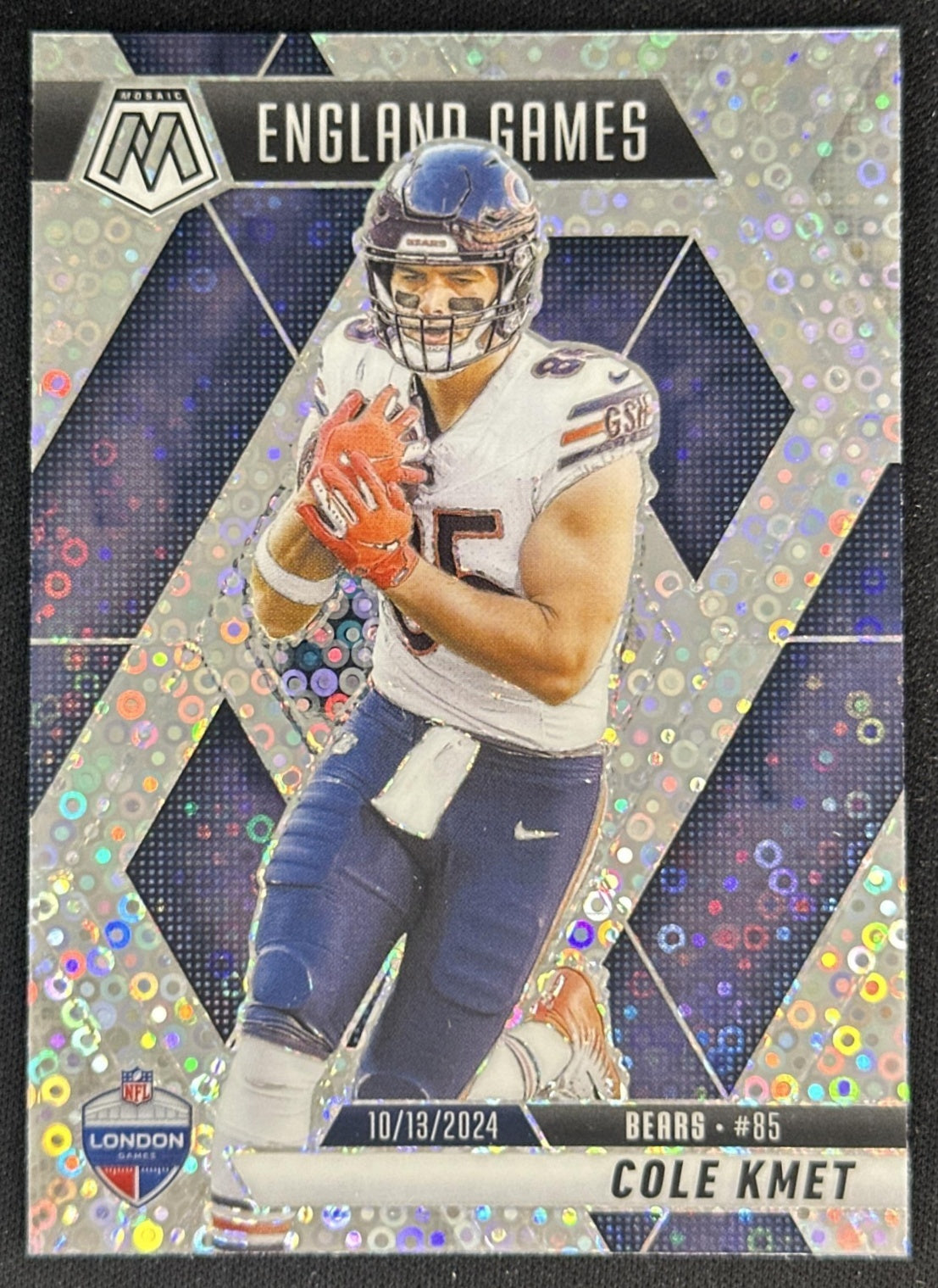 Cole Kmet 2025 Mosaic England International Games No Huddle Bears Sports Trading Cards