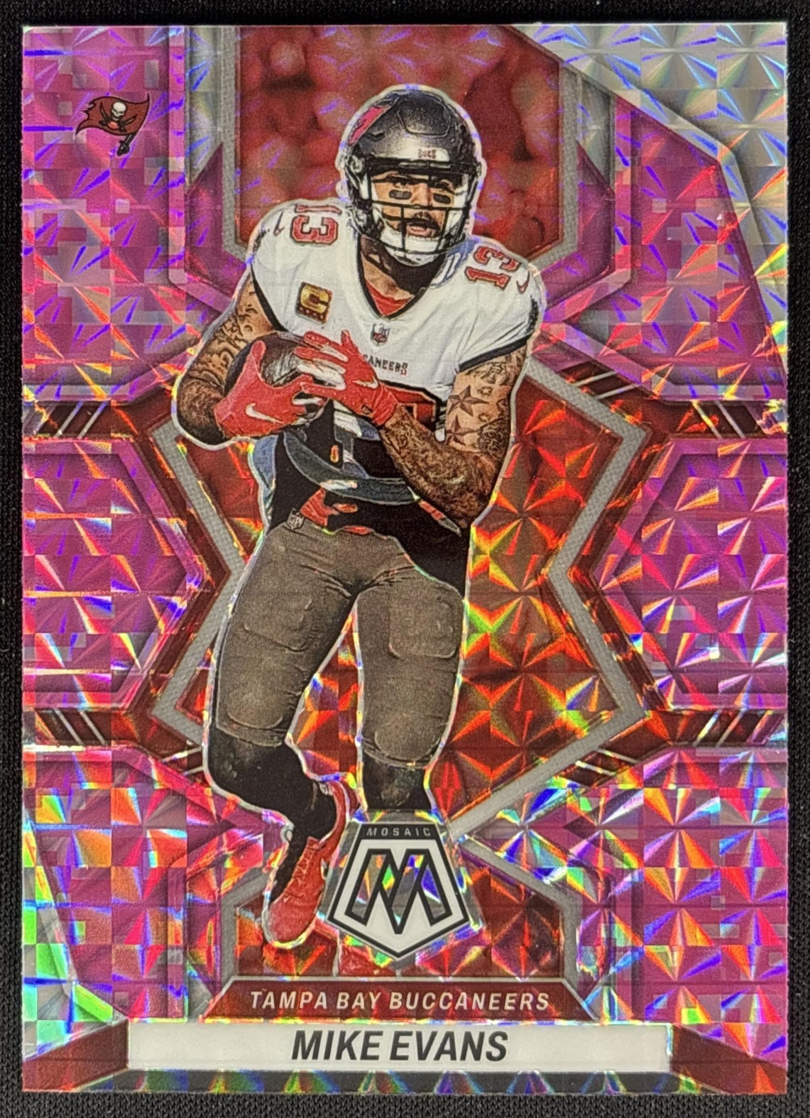 Mike Evans 2022 Panini Mosaic Camo Pink Buccaneers Sports Trading Cards