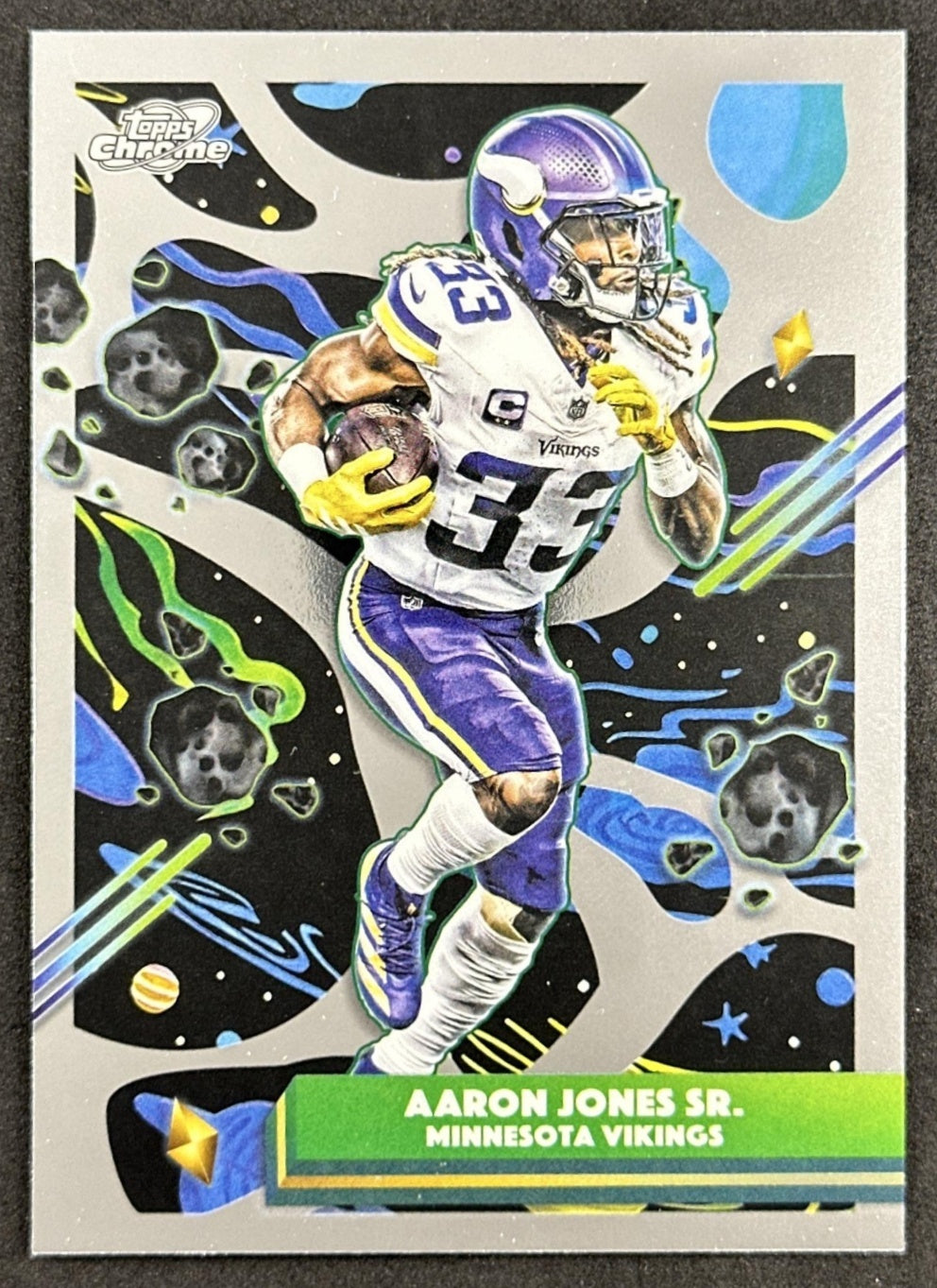 Aaron Jones Sr. 2025 Topps Cosmic Chrome Vikings front