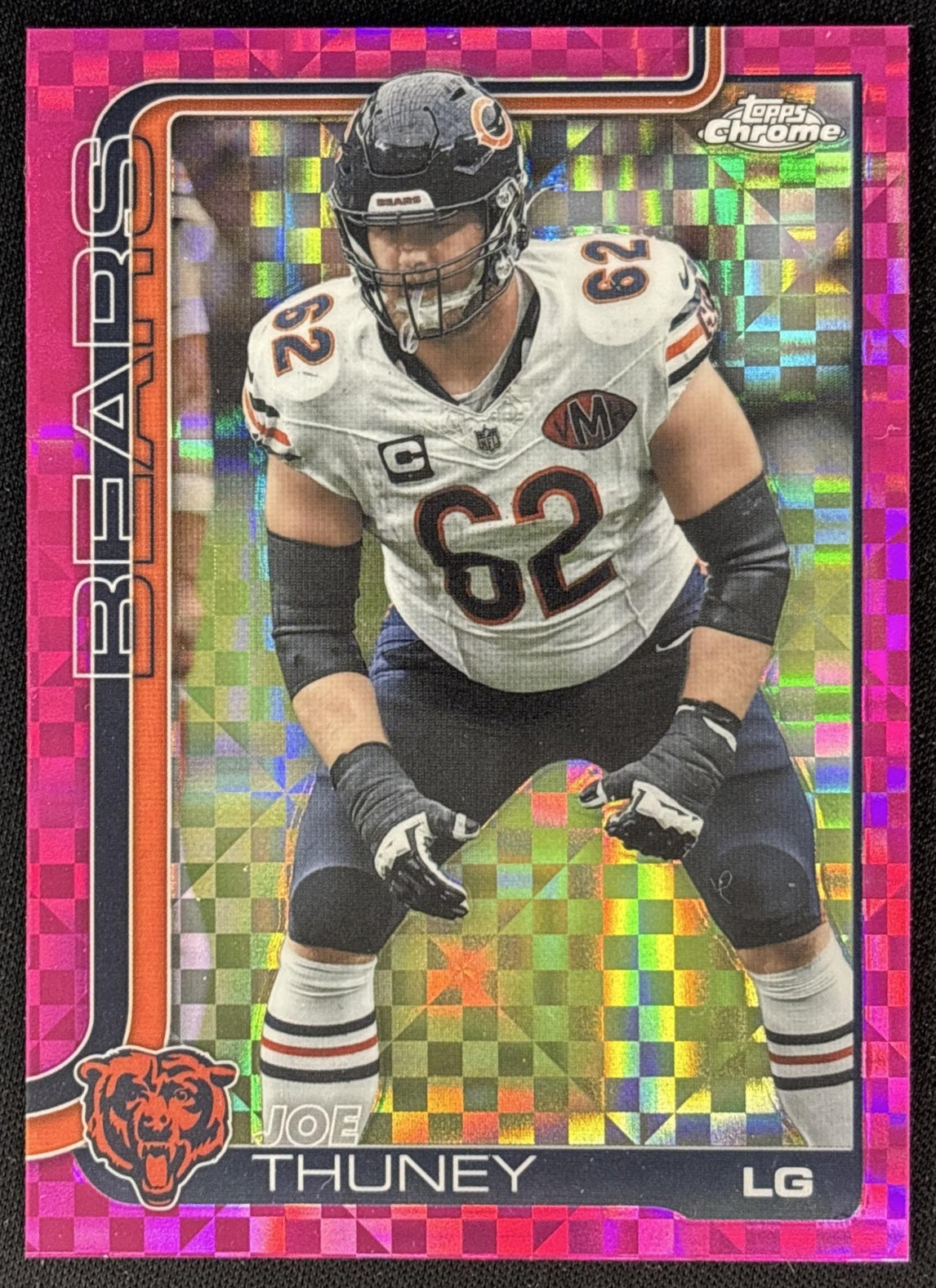 Joe Thuney 2025 Topps Chrome Hot Pink X-Fractor Bears front