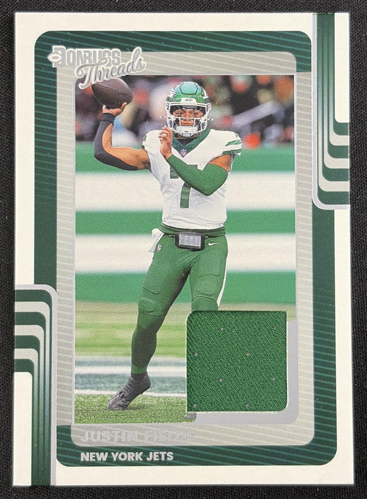 Justin Fields 2025 Panini Donruss Threads Jets Sports Trading Card