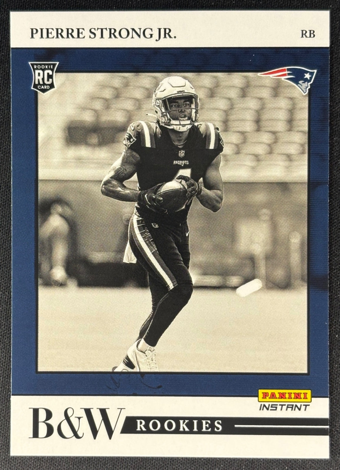 Pierre Strong Jr. 2022 Instant Black & White Rookies Patriots - Front