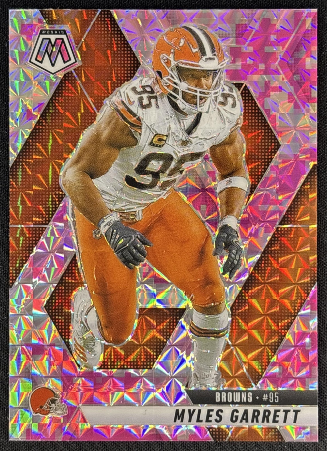 Myles Garrett 2025 Panini Mosaic Camo Pink Prizm Browns front