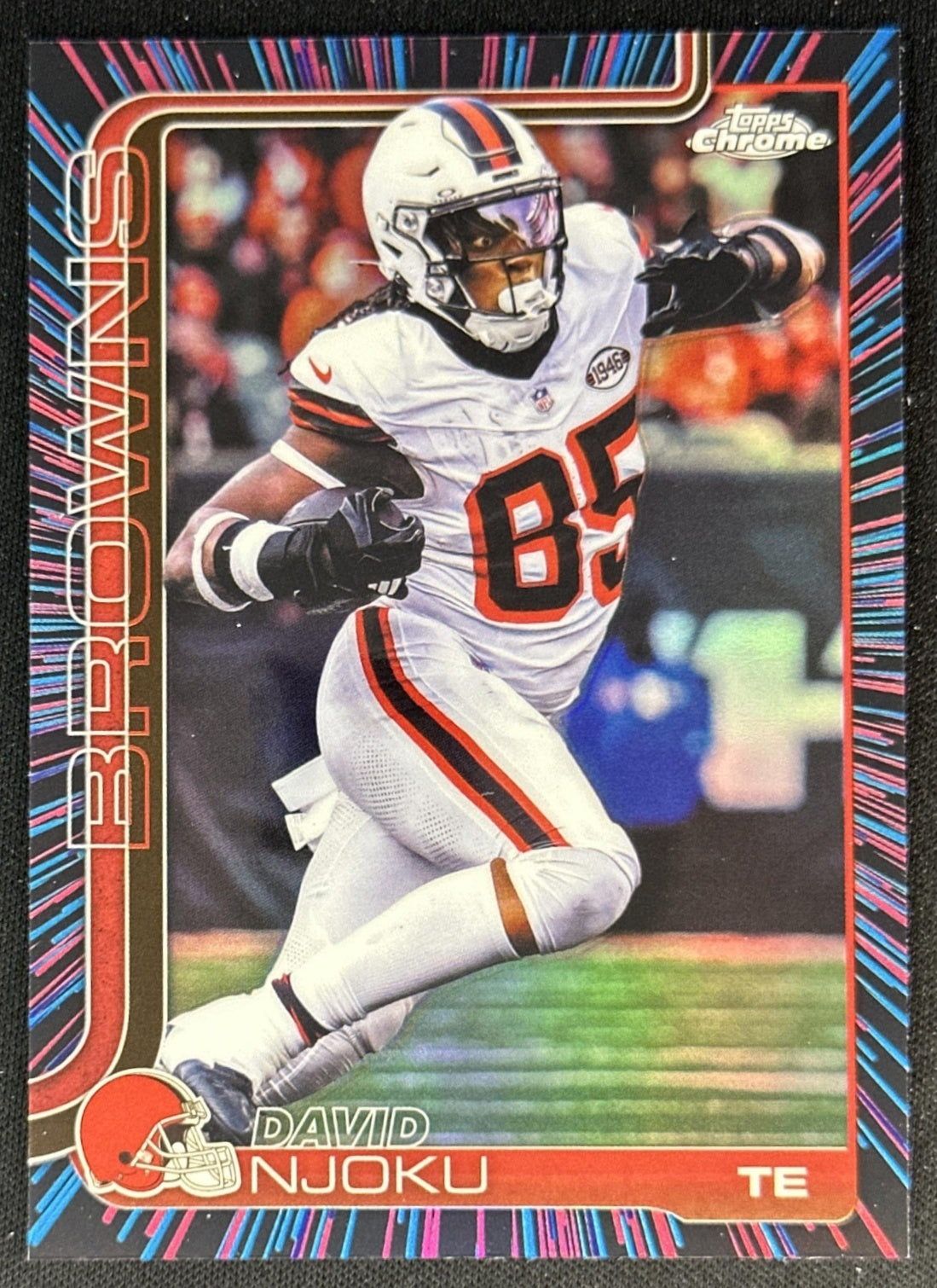 David Njoku 2025 Topps Chrome Neon Pulse Refractor Browns