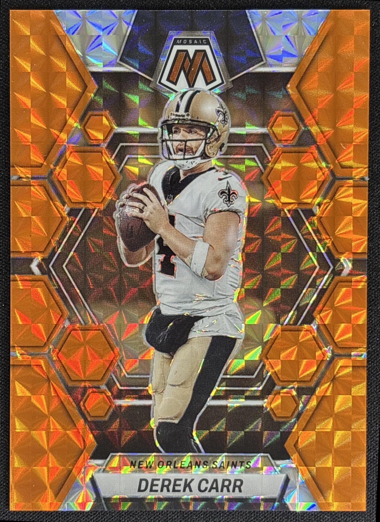 Derek Carr 2023 Panini Mosaic Orange Mosaic Prizm /199 Saints