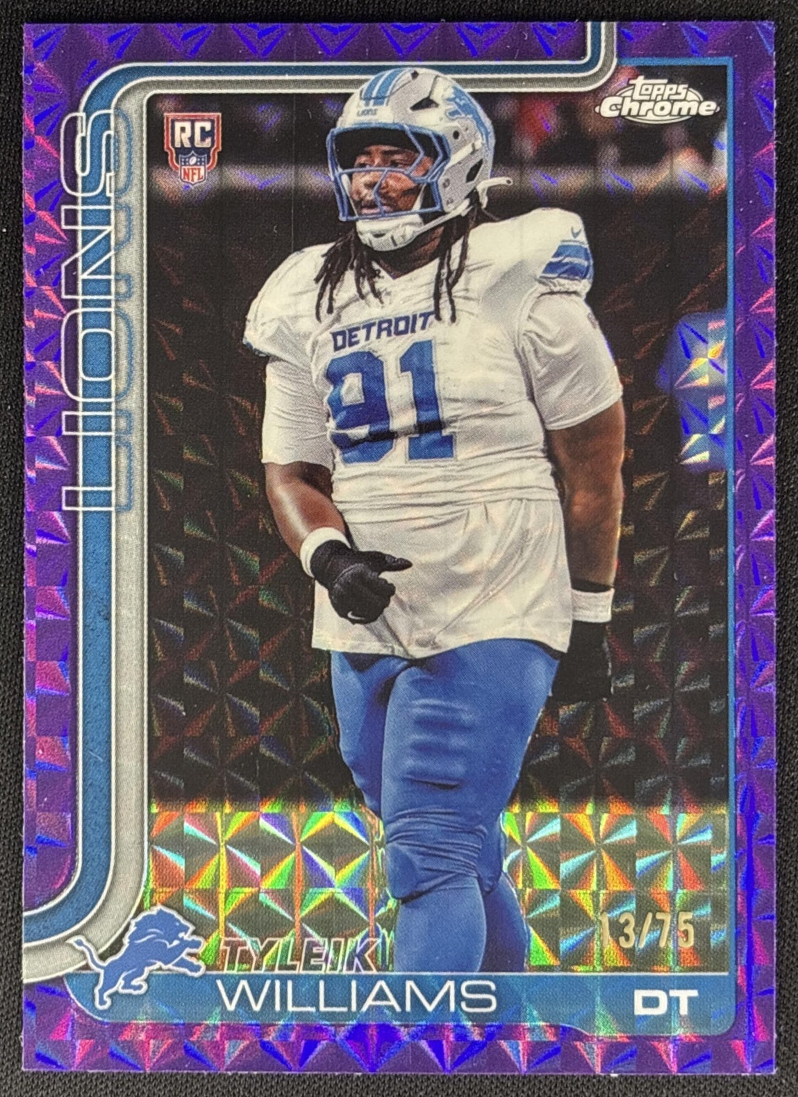 Tyleik Williams 2025 Topps Chrome Rookie Purple Geometric Refractor /75 Lions Default Title Sports Trading Cards