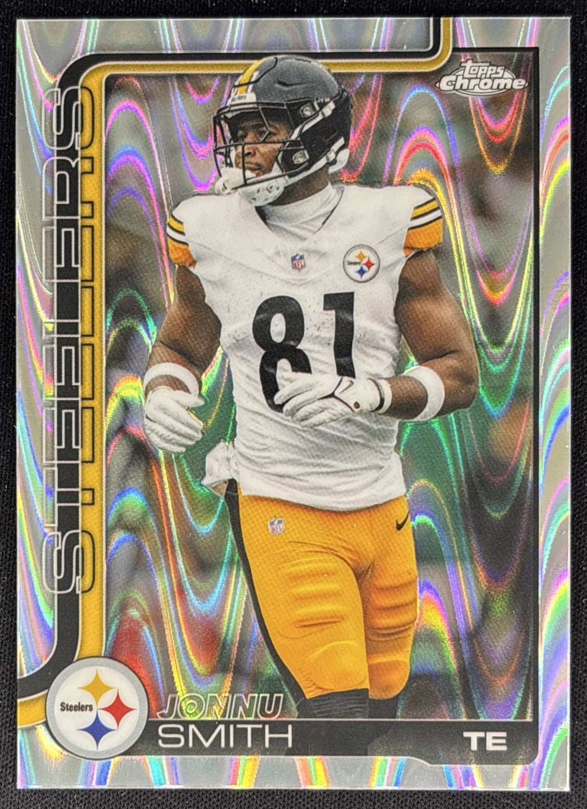 Jonnu Smith 2025 Topps Chrome RayWave Refractor Steelers - Front