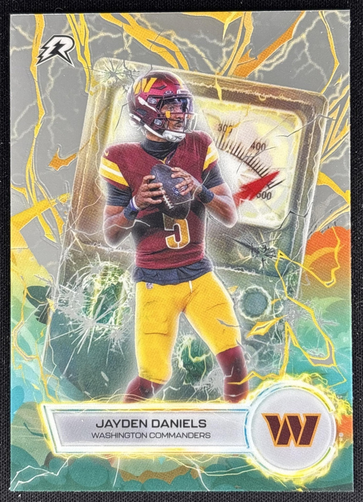 Jayden Daniels 2025 Topps Resurgence Voltaic Commanders